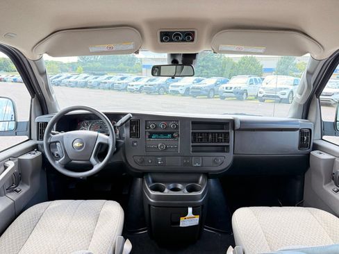 Used 2026 Chevrolet Express 3500 LT w/ LT Preferred Equipment Group RWD image 21