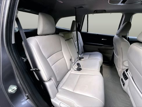 Used 2020 Honda Pilot Touring image 21