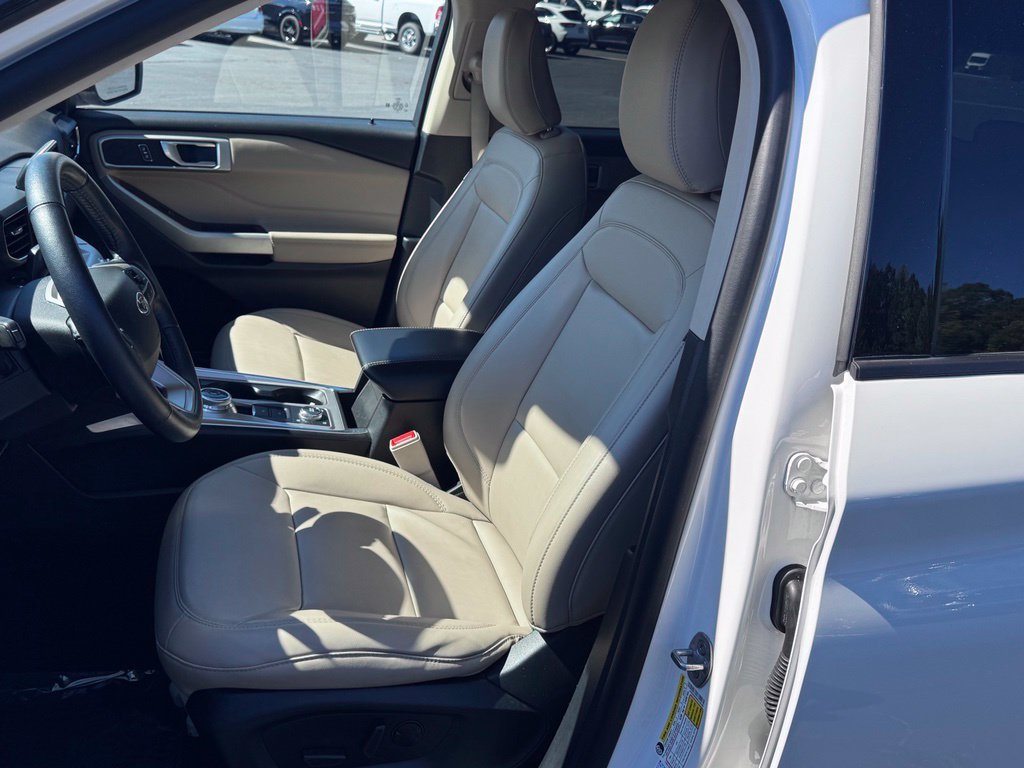 Used 2022 Ford Explorer XLT w/ Equipment Group 202A AWD/4WD image 19