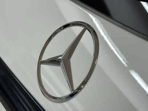 Used 2024 Mercedes-Benz GLC 300 4MATIC image 8