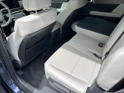 Certified 2025 Hyundai Santa Fe SEL FWD image 19