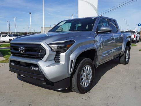 Certified 2024 Toyota Tacoma SR5 AWD/4WD image 4