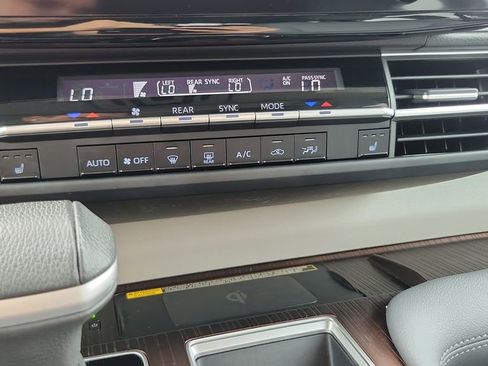 Certified 2024 Toyota Sienna XLE w/ XLE Plus Package FWD image 18