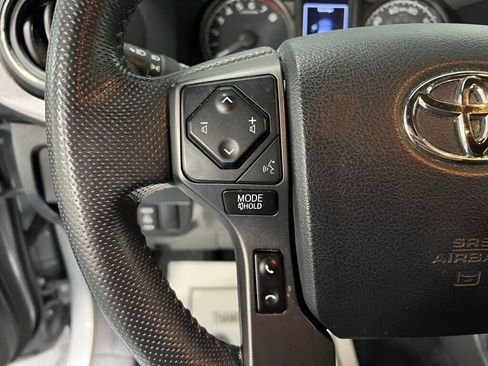 Used 2020 Toyota Tacoma TRD Sport image 7