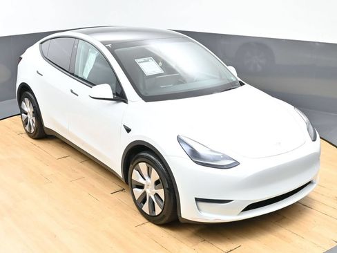 Used 2023 Tesla Model Y Long Range AWD/4WD image 46
