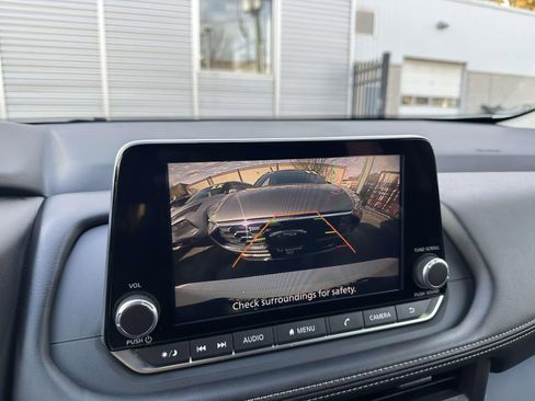 Used 2025 Nissan Rogue S image 19