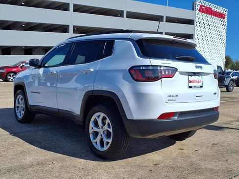 Used 2024 Jeep Compass Latitude image 3