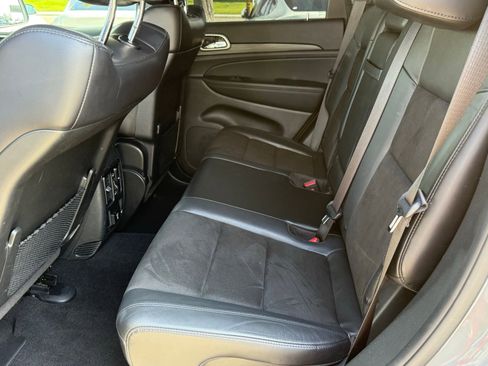 Used 2021 Jeep Grand Cherokee Laredo X RWD image 41