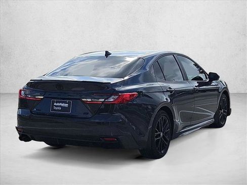 Used 2025 Toyota Camry SE w/ Convenience Package FWD image 5