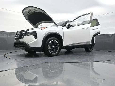 Used 2025 Nissan Rogue SV AWD/4WD image 41