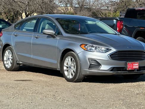Used 2020 Ford Fusion SE image 10
