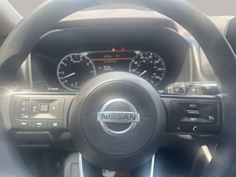 Used 2021 Nissan Rogue S FWD image 17