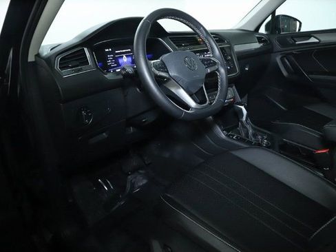Used 2023 Volkswagen Tiguan SE w/ Panoramic Sunroof Package AWD/4WD image 18