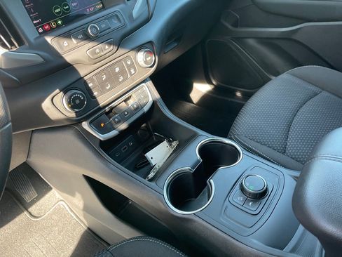 Used 2024 GMC Terrain SLE image 18