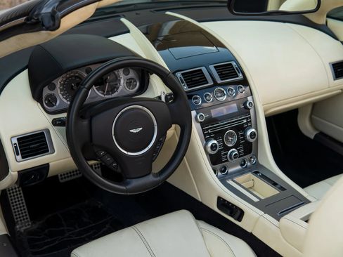 Used 2013 Aston Martin V8 Vantage Roadster RWD image 25