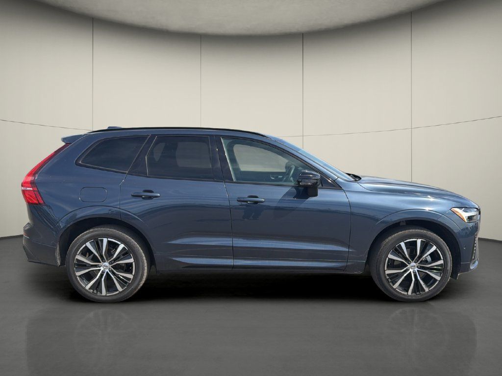 Used 2024 Volvo XC60 B5 Plus w/ Protection Package Premier AWD/4WD image 8