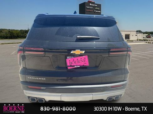 Used 2025 Chevrolet Traverse LT w/ Driver Confidence Package FWD image 11
