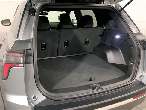 Used 2026 Chevrolet Equinox LT FWD image 4