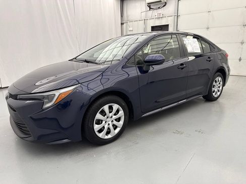 Used 2023 Toyota Corolla LE FWD image 3