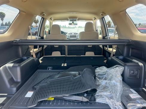 Used 2018 Toyota 4Runner SR5 RWD image 45