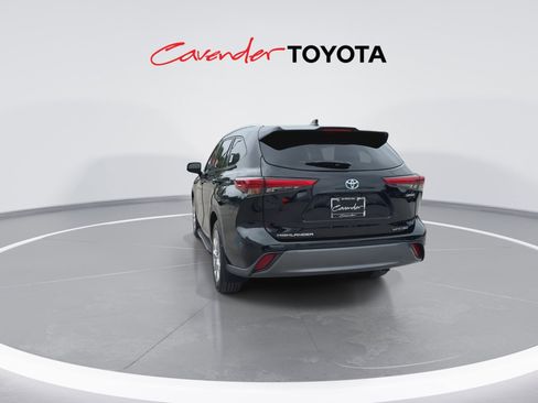 Used 2022 Toyota Highlander Limited AWD/4WD image 7