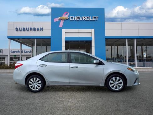 Used 2015 Toyota Corolla LE FWD image 4
