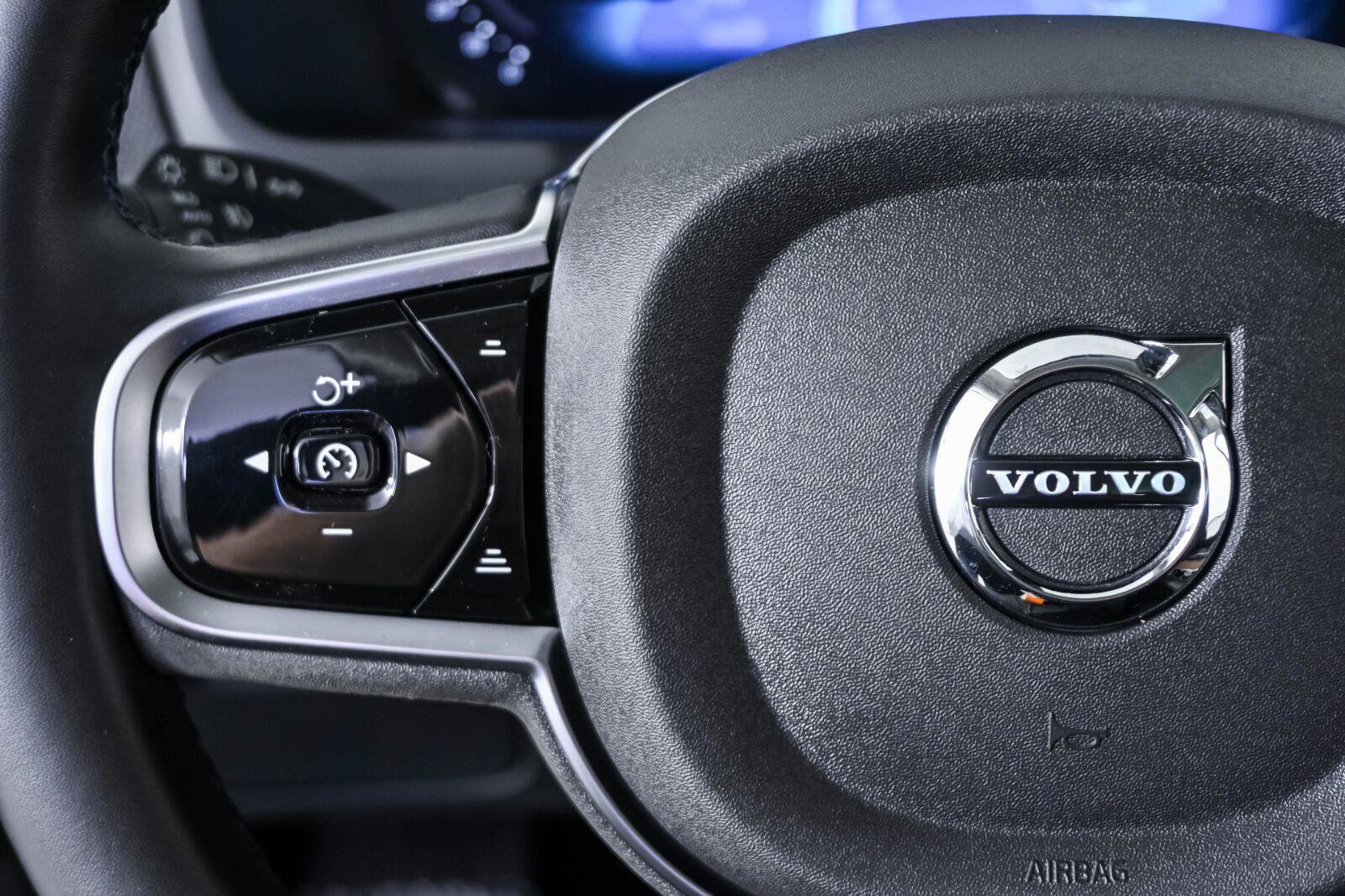 Used 2025 Volvo XC90 T8 Plus w/ Protection Package Premier AWD/4WD image 10