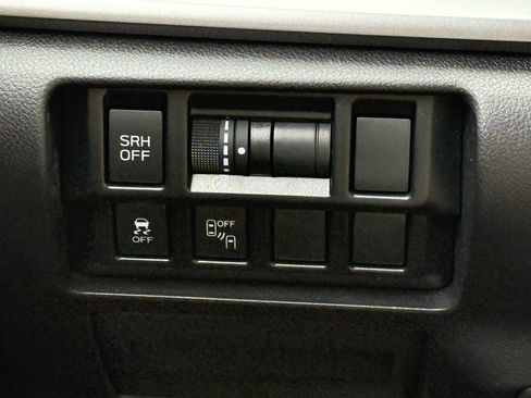 Used 2020 Subaru Impreza 2.0i Limited image 17