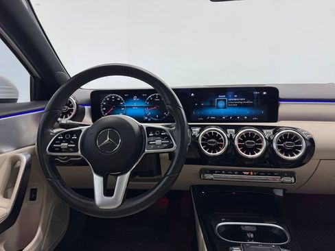 Used 2022 Mercedes-Benz A 220 image 3