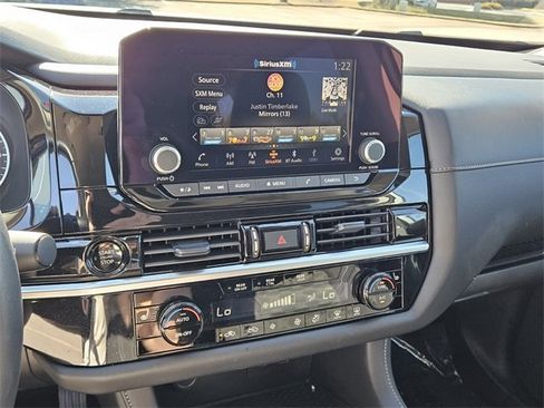 Used 2025 Nissan Pathfinder SV image 21