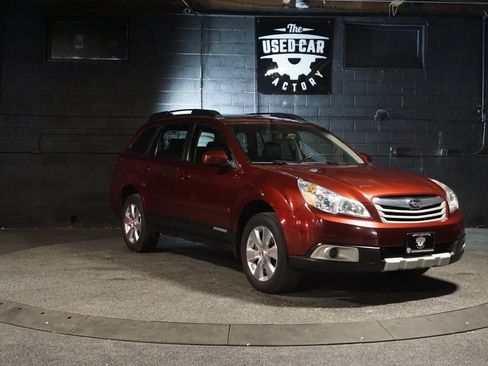 Used 2012 Subaru Outback 3.6R Limited w/ Moonroof Pkg AWD/4WD image 9