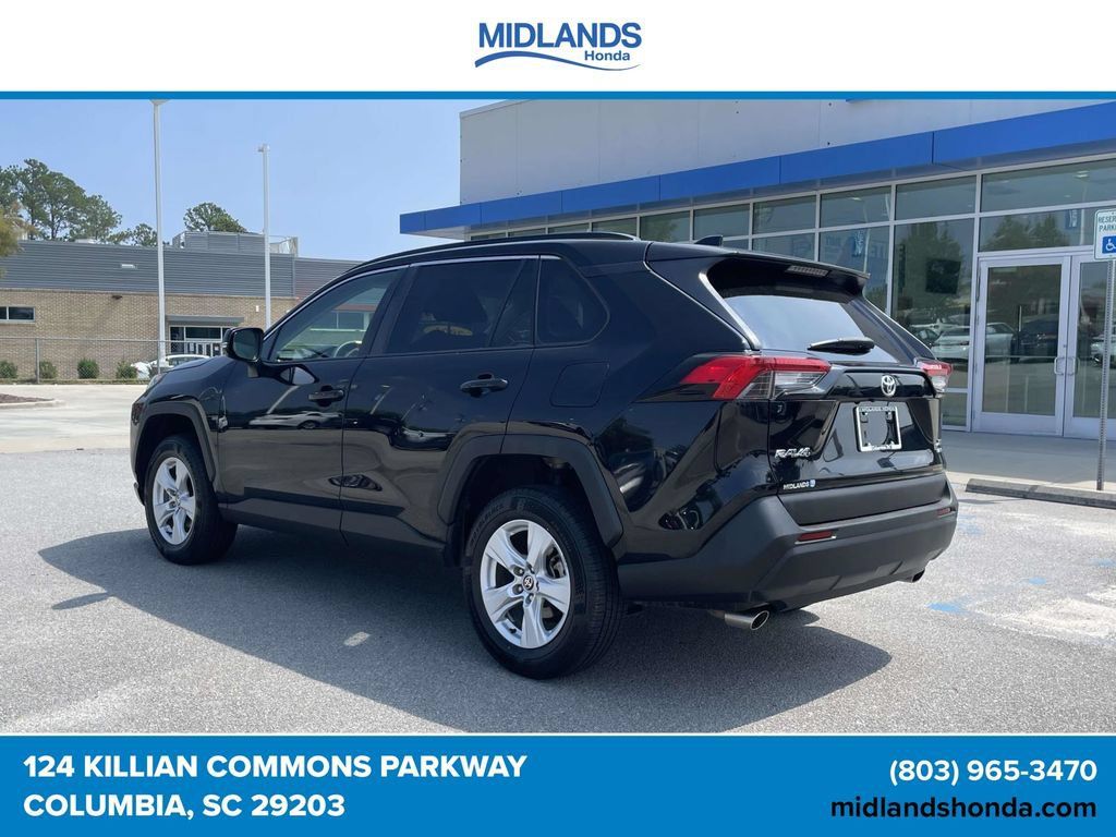 Used 2021 Toyota RAV4 XLE AWD/4WD image 4