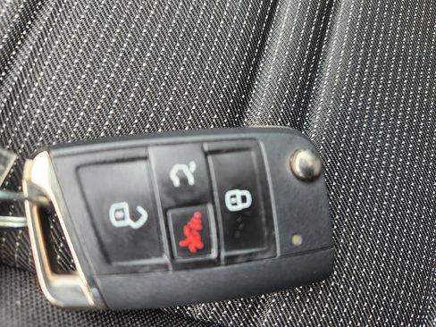 Certified 2024 Volkswagen Tiguan S image 38