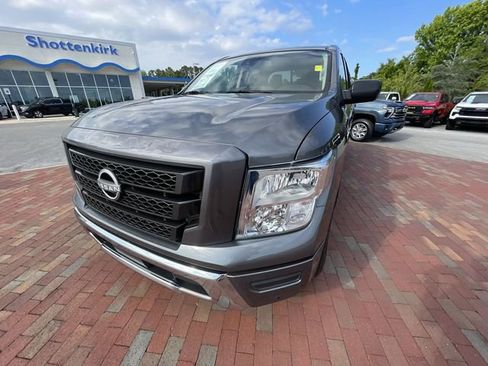 Used 2023 Nissan Titan SV w/ SV Convenience Package RWD image 25