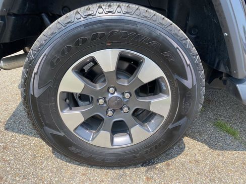 Used 2022 Jeep Wrangler Unlimited Sahara w/ Cold Weather Group AWD/4WD image 14