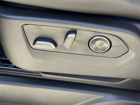 Used 2024 Cadillac Escalade ESV Premium Luxury image 36