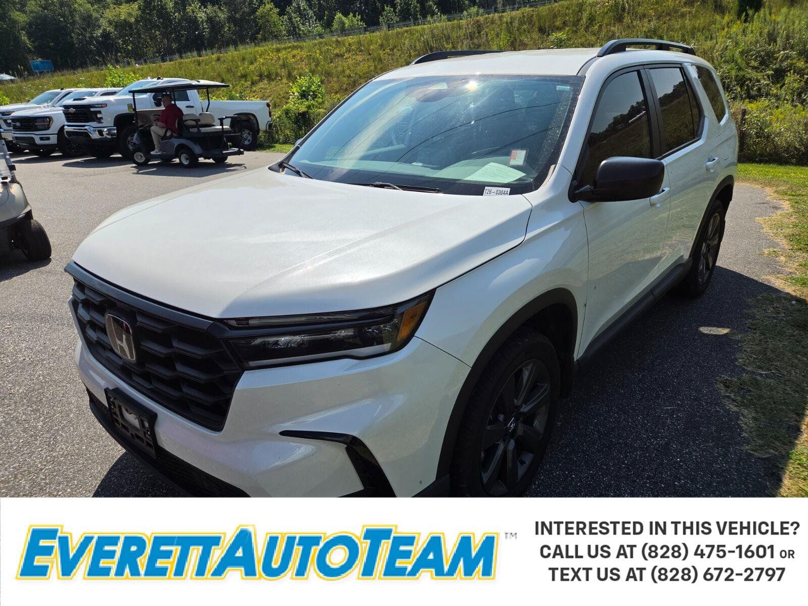 Used 2025 Honda Pilot Sport image 1