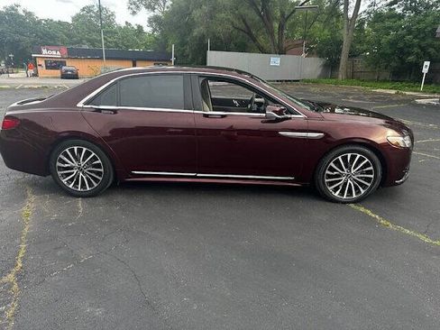 Used 2017 Lincoln Continental Select image 4