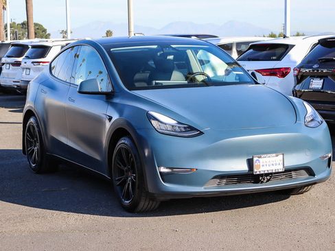 Used 2020 Tesla Model Y Long Range image 3