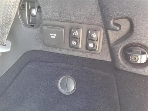 Used 2009 Mercedes-Benz GL 320 BlueTEC 4MATIC image 12