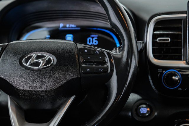 Used 2024 Hyundai Venue SEL FWD image 16