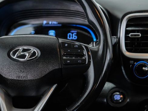 Used 2024 Hyundai Venue SEL FWD image 16