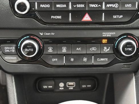 Used 2017 Kia Niro FE image 22