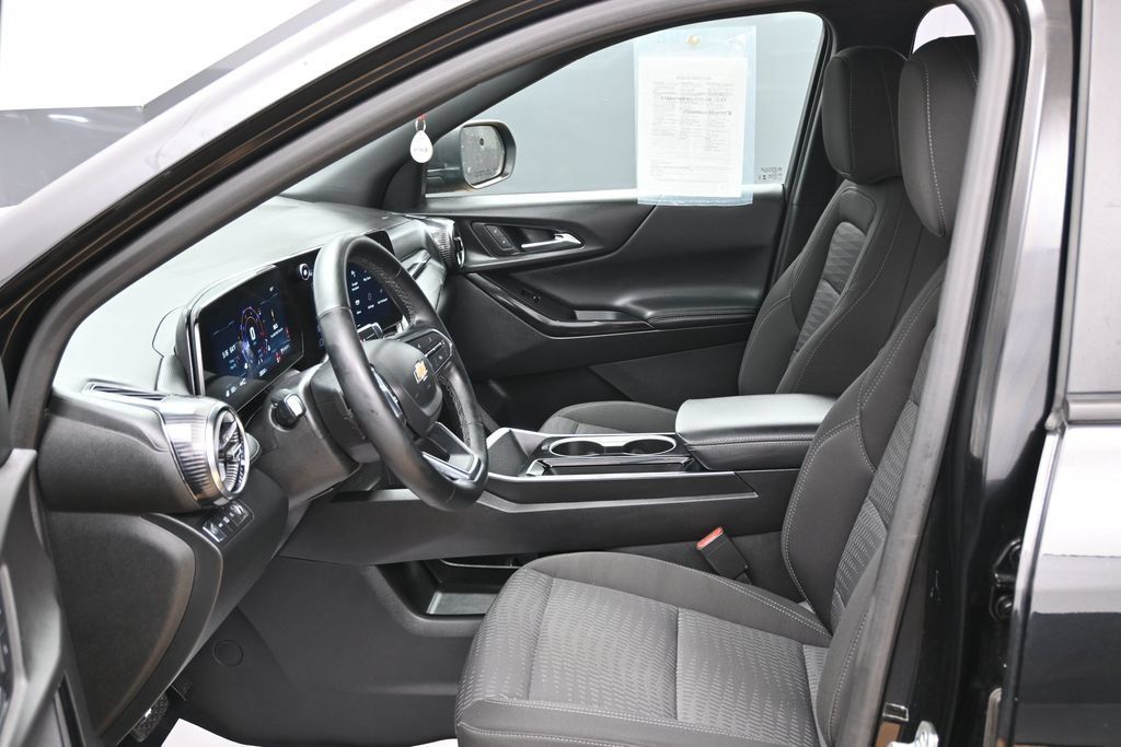Used 2025 Chevrolet Equinox LT AWD/4WD image 25