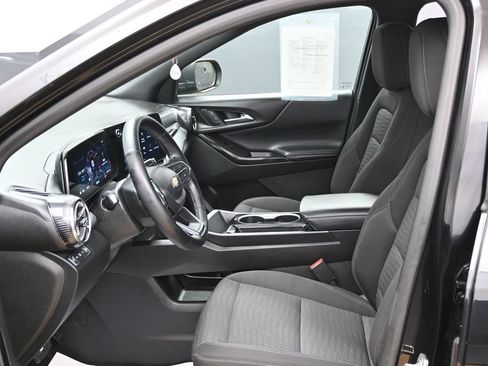 Used 2025 Chevrolet Equinox LT AWD/4WD image 25