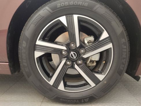 Used 2025 Nissan Sentra SV FWD image 31