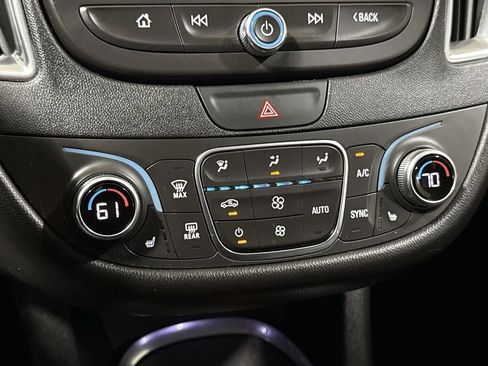 Used 2019 Chevrolet Malibu LT w/ Leather Package FWD image 16