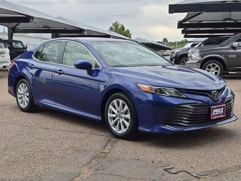 Used 2018 Toyota Camry LE FWD image 3