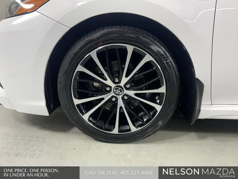 Used 2019 Toyota Camry SE FWD image 10