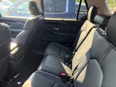 Used 2024 Honda Pilot Touring image 11